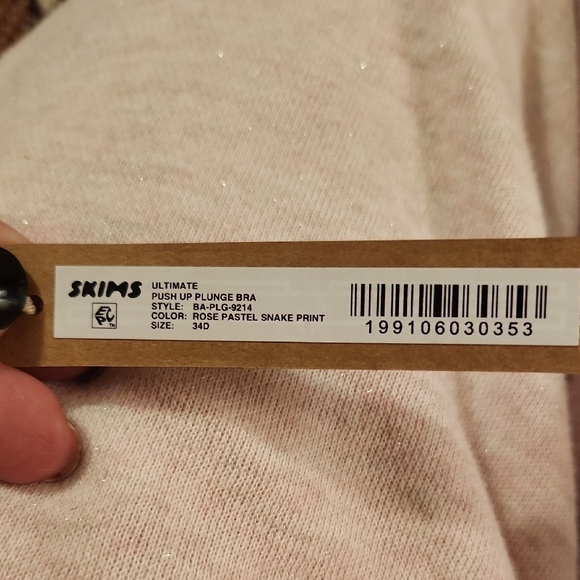 SKIMS Blush Snake Print Bra - Picture 4 of 5